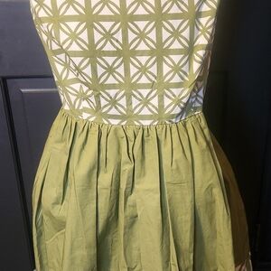 Oblong Box Shop Breeze Block Dress In Avacado Green